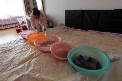 寿县楼上漏水，住户失联，小区没物管，业主维权难！律师来支招……